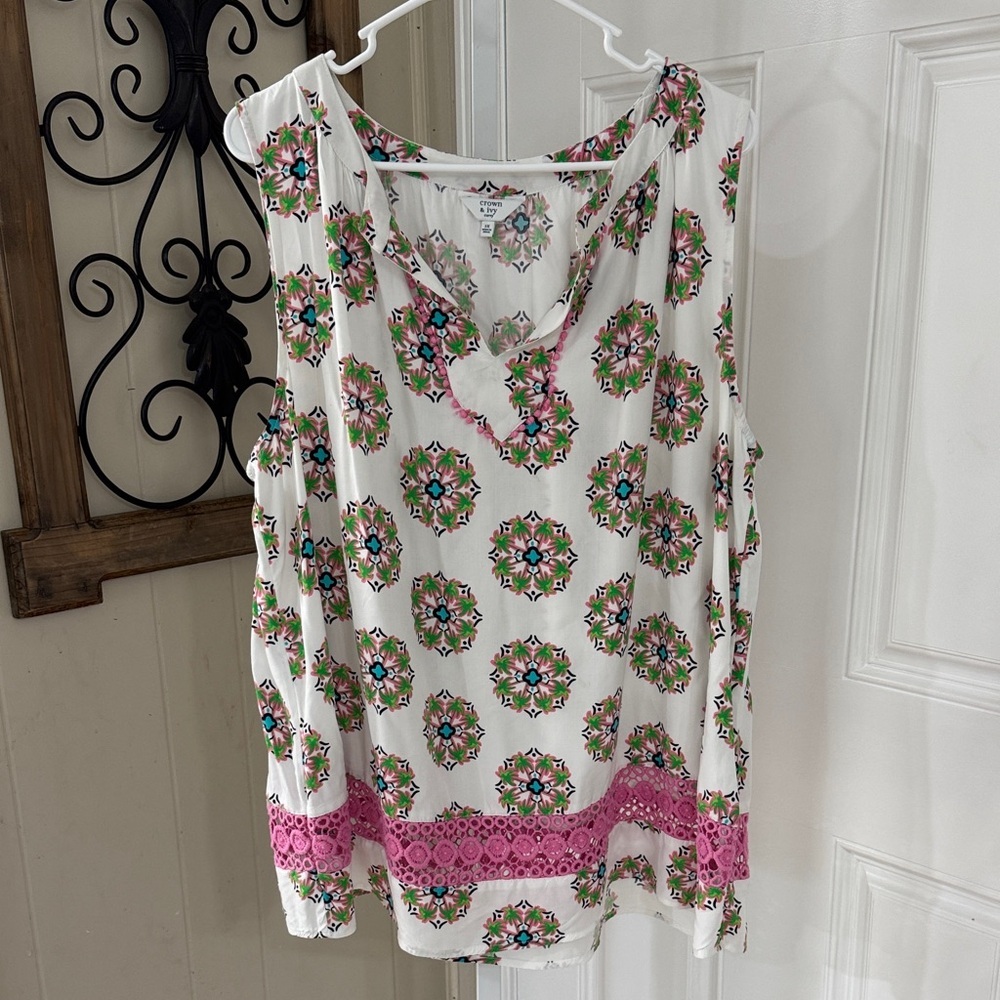 crown & ivy White Floral sleeveless Top with Pink lace Trim